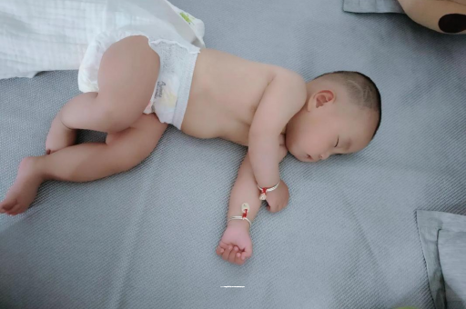 济南三个月宝宝抬头不稳